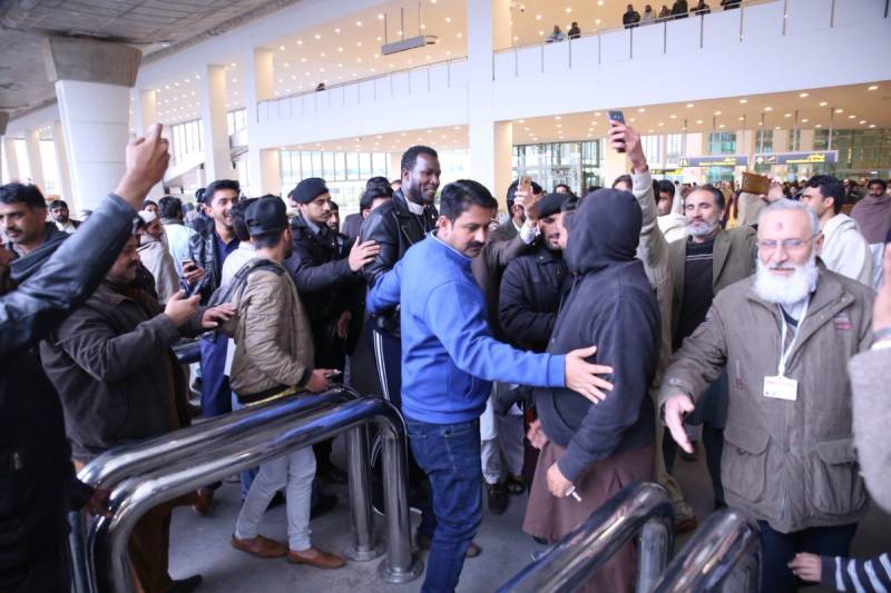 پشاور زلمی کے کپتان ڈیرن سیمی پاکستان پہنچ گئے