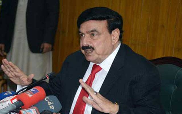 قومی خزانے پر ڈاکا ڈالنے والوں کے سامنے حکومت بے بس ہے، شیخ رشید