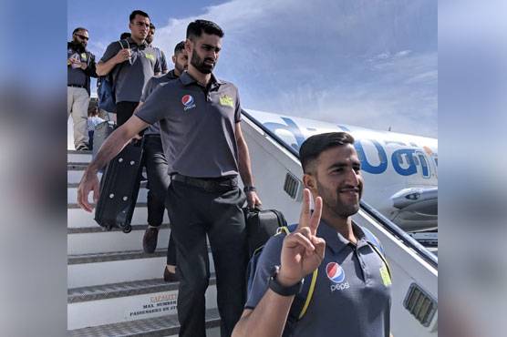 ملتان سلطانز کی ٹیم پی ایس ایل 4 میں شرکت کیلئے دبئی پہنچ گئی