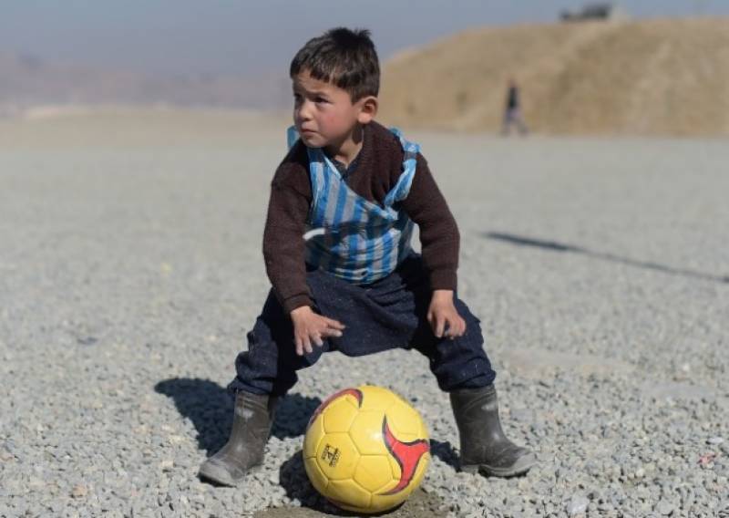 دنیا کے بہترین فٹبالر لوئنل میسی کا ننھا فین مرتضی حمادی طالبان کی زد میں آ گیا