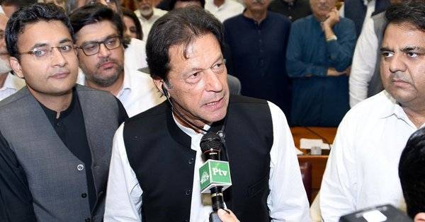 وزیر اعظم عمران خان نے پیر کو قومی اسمبلی اجلاس میں شرکت کا فیصلہ کرلیا
