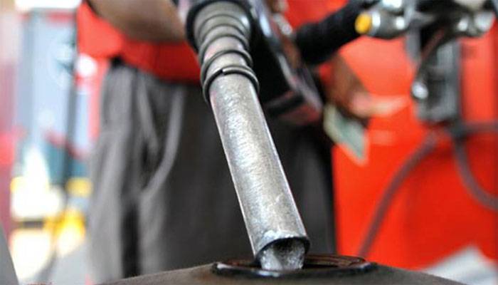 پیٹرولیم مصنوعات کی قیمتوں میں 10 روپے تک اضافے کی سفارش
