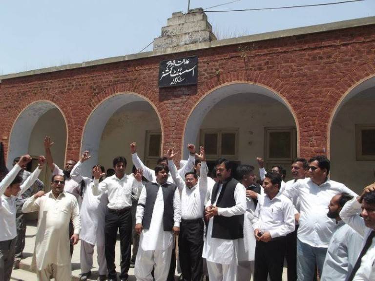 شکر گڑھ، ناجائز تجازوات کی بھر مار، اسسٹنٹ کمشنر قبضہ مافیا کے سامنے بے بس