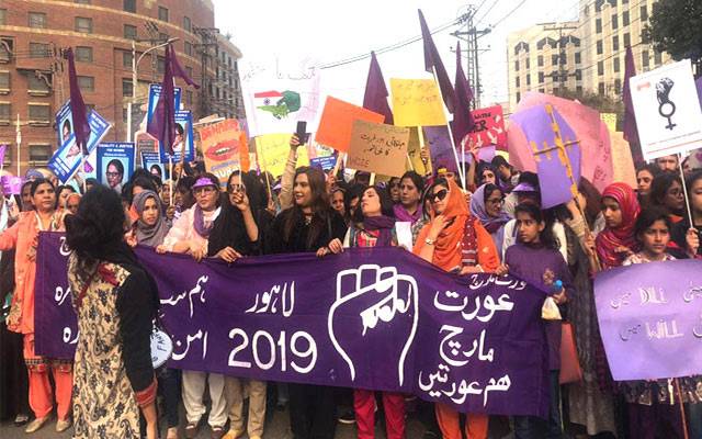 پاکستان میں عورت مارچ ، کیا نیا فتنہ سر اٹھانے لگا ہے؟