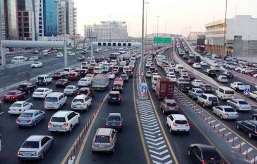 اماراتی حکام نے 1200 ٹریفک خلاف ورزیاں کرنے والے مقامی ڈرائیور کو گرفتار کرلیا