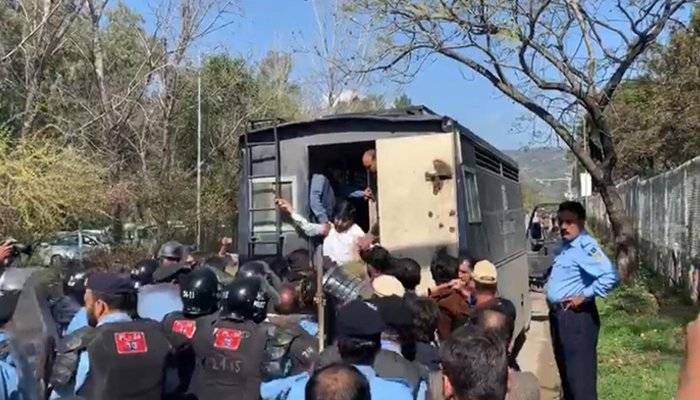 نیب ہیڈ کوارٹر جانے کی کوشش, پیپلز پارٹی کے درجنوں کارکنان گرفتار