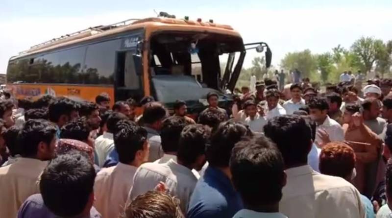بھکر: بس نے اسکول رکشے کو کچل دیا، 6 طالبات سمیت 7 جاں بحق