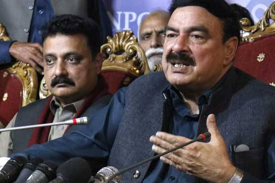 ٹرین حادثہ پر شیخ رشید نے قوم سے معافی مانگ لی