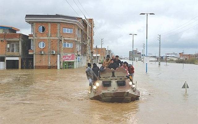 سیلاب کی تباہ کاریاں ، پاکستان نے امدادی سامان سے بھرے دو جہاز ایران بھجوا دیئے
