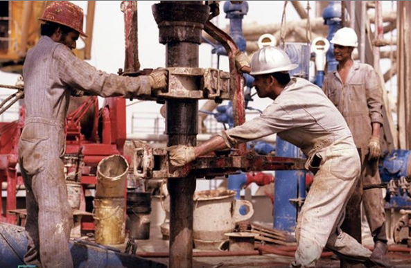 تیل کی فروخت ڈالر میں جاری رہے گی ،سعودی وزیر تجارت 