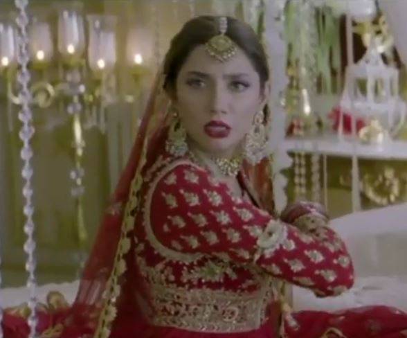 ماہرہ خان کی ”پرے ہٹ لو“ میں پہلی جھلک وائرل