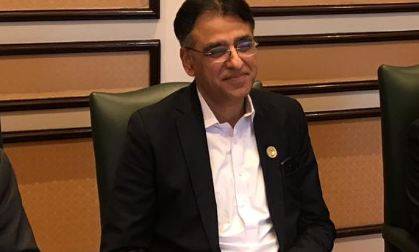 اسد عمر نے وزیر اعظم کی آفر ٹھکرا دی، کراچی روانہ 