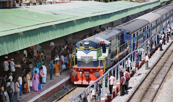 بھارت میں دہلی سمیت دیگر ریلو ے سٹیشنوں کو بم سے اڑانے کی دھمکی،سکیورٹی ہائی الرٹ