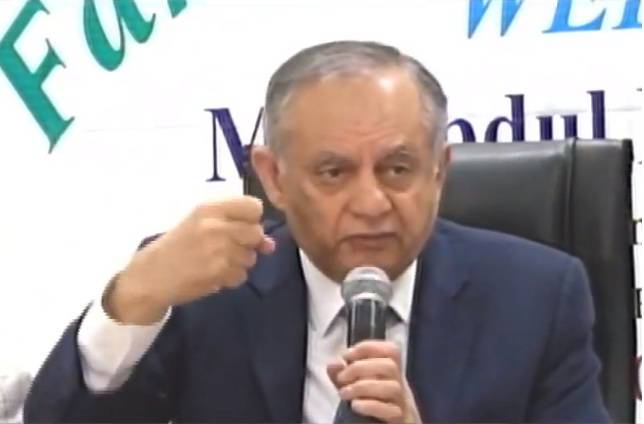 مہنگائی میں اضافے کے سوال پر عبدالرازق داؤد پریس کانفرنس ختم کر کے چلے گئے