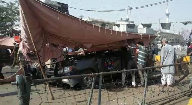 لاہور داتا دربار کے قریب خودکش حملہ، 10 افراد شہید