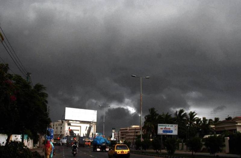 کراچی میں جمعرات اور جمعے کو ہلکی بارش کا امکان