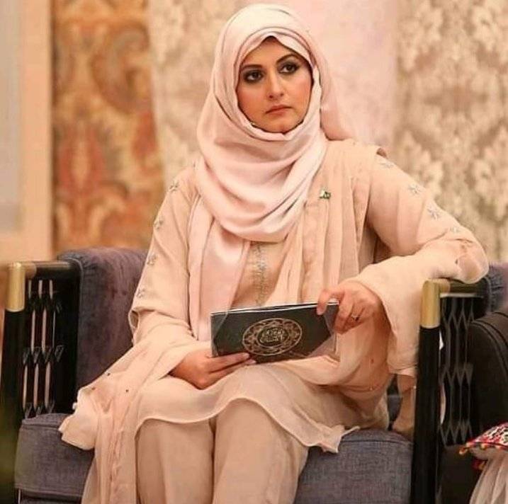 ڈاکٹر عامر لیاقت کی اہلیہ بشریٰ عامر کا شائقین کو شکریہ