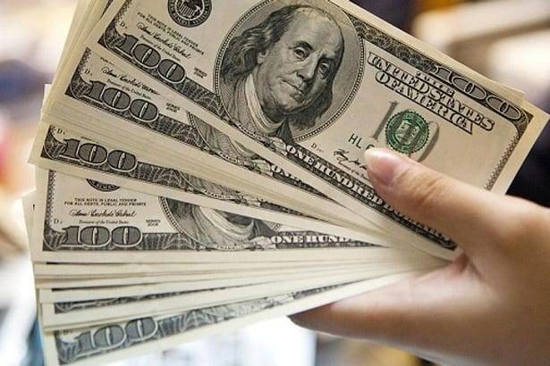 انٹربینک میں ڈالر 15 پیسے مہنگا، سٹاک ایکسچینج میں مندی کا رجحان