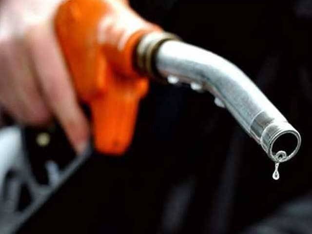 حکومت کا عید سے قبل پٹرول کی قیمتوں میں بارہ روپے فی لیٹر اضافے پر غور