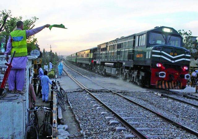 ٹرین کرایوں میں 2 سے 15 فیصد اضافے کا امکان