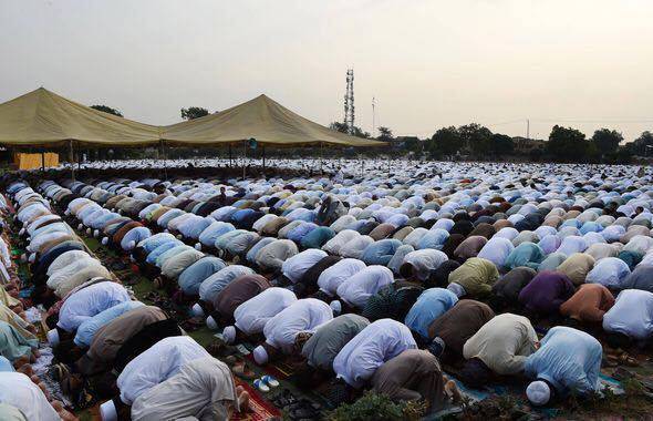 دنیا کے کئی ممالک میں عید الفطر کے روح پرور اجتماعات