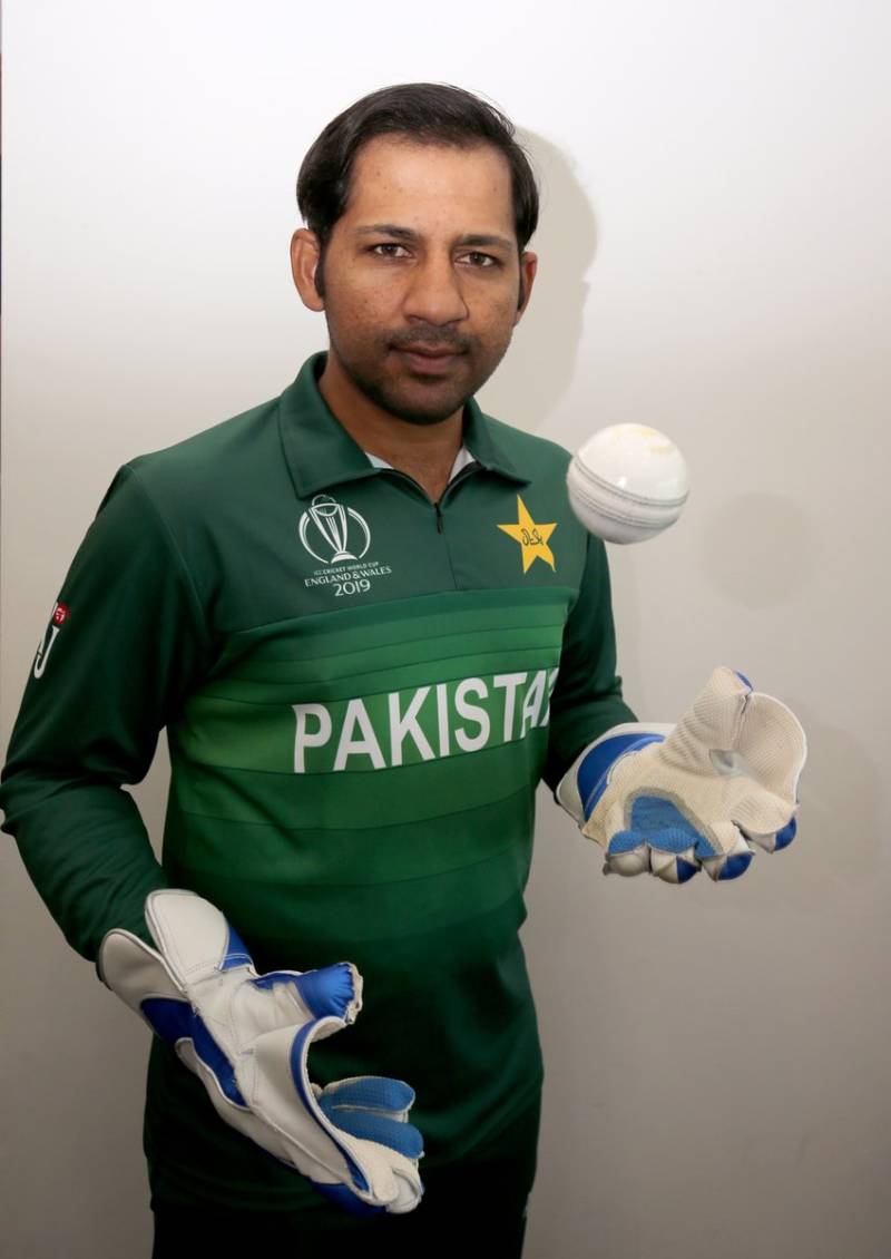 سرفراز احمد کا شر انگیزی پھیلانے کی کوشش کرنے والے صحافی کو منہ توڑ جواب