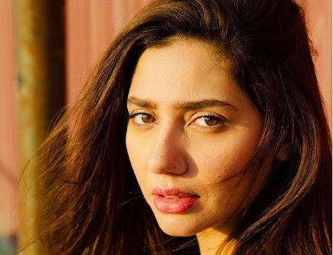 سوڈان میں ہونے والے مظالم پر اداکارہ ماہرہ خان عالمی میڈیا پر برس پڑیں