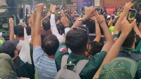افغانی فینز کا پاکستانی سپورٹر پر بدترین تشدد، آئی سی سی نے بڑا اعلان کر دیا 
