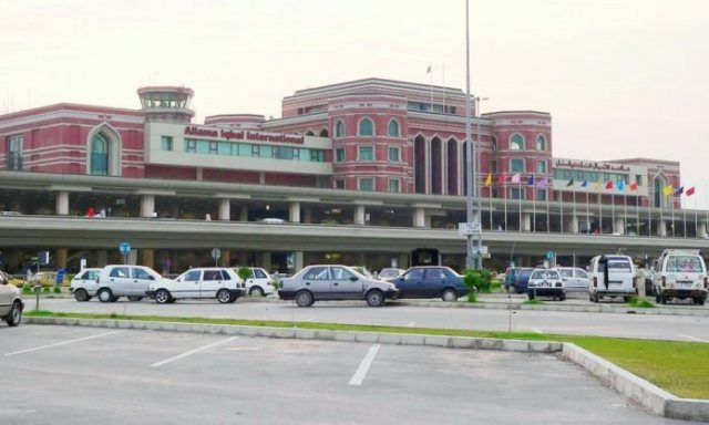 لاہور ایئرپورٹ پر فائرنگ، 2 افراد جاں بحق، ایک زخمی، ملزم گرفتار
