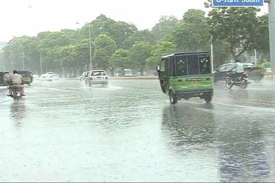 پنجاب کے مختلف شہروں میں آندھی اور تیز بارش، نشیبی علاقوں میں پانی جمع