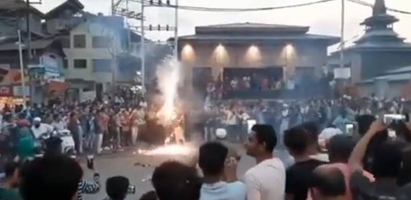 بھارت کی شکست پر کشمیریوں کا جشن ،پٹاخے چلائے اور رقص کیا