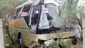 اٹک: بس الٹنے سے 13 مسافر جاں بحق، متعدد زخمی