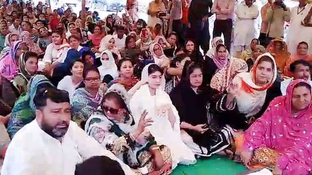 کراچی میں نرسز کا احتجاج، وزیراعلیٰ ہاؤس کی جانب مارچ