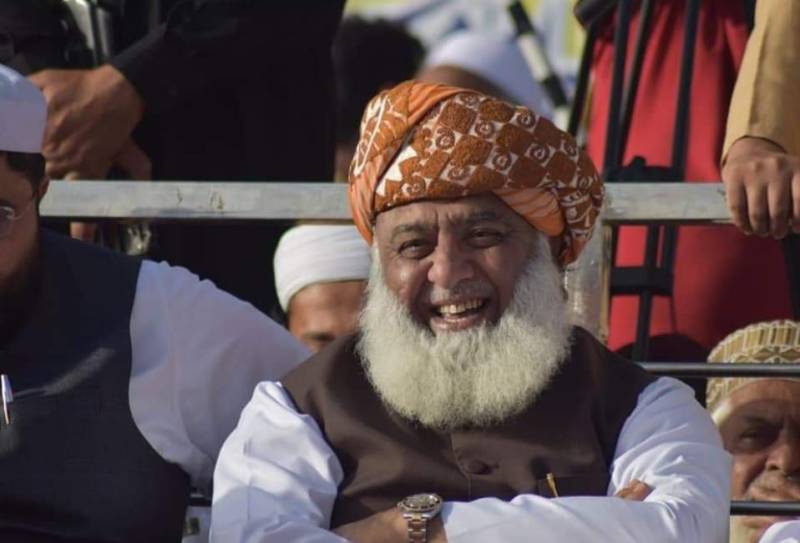  چیئرمین سینیٹ کے خلاف تحریک عدم اعتماد,حکومت نے مولانا فضل الرحمان سے مدد مانگ لی 