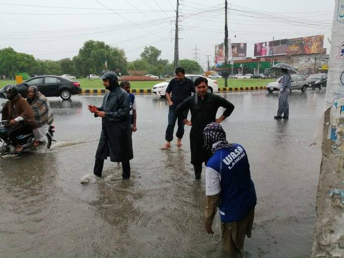 لاہور سمیت ملک بھر میں مون سون بارش سے موسم خوشگوار