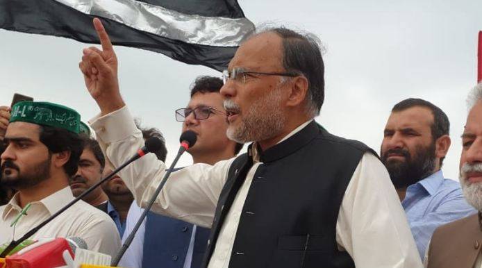 تحریک انصاف کی حکومت میں گورننس نام کی کوئی چیزنہیں، احسن اقبال 