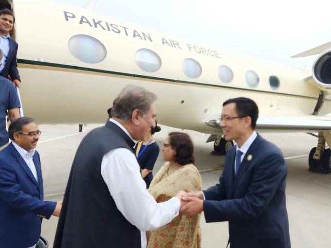 مقبوضہ کشمیر کی صورتحال،شاہ محمود اہم سفارتی مشن پر چین پہنچ گئے