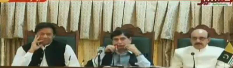  وزیراعظم عمران خان مظفر آباد پہنچےتو صدر اوروزیراعظم آزاد کشمیر نے ان کا پرتپاک استقبال کیا