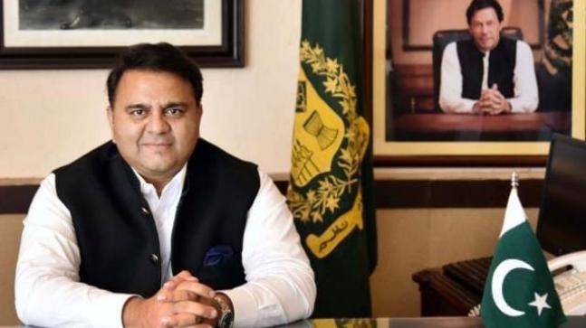 بھارت بالی ووڈ کی کسی فلم پر 100 کروڑ لگائے اور چاند پر پہنچ جائے:فواد چودھری