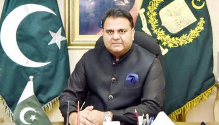 فواد چوہدری صادق اور امین نہیں رہے انہیں نااہل کیا جائے، درخواستگزار