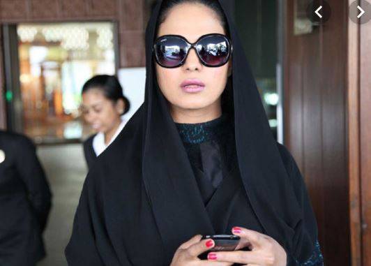 عبایا تنازع پر سوشل میڈیا صارفین نے وینا ملک کو آڑے ہاتھوں لے لیا