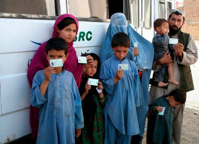 8 لاکھ 24 ہزار افغان مہاجرین کو مہاجر کارڈ جاری