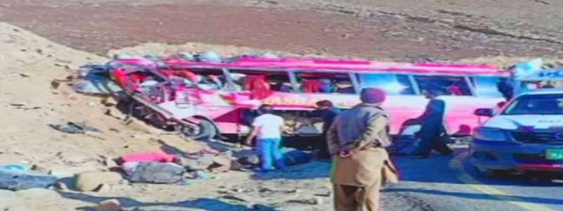 چلاس میں مسافر کوچ چٹان سے ٹکرا گئی،26 افراد جاں بحق