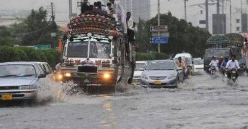  کراچی میں موسلا دار بارش، کرنٹ لگنے سے 4 افراد جاں بحق 