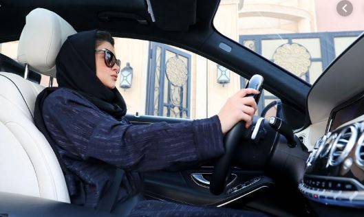 سعودی عرب میں زگ زیگ ڈرائیونگ پر 3 سے 6 ہزار ریال جرمانہ ہوگا