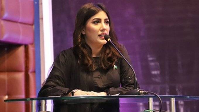 کشمیر پر بات کرنے سے انکار کی ویڈیو وائرل ہونے کے بعد مہوش حیات نے وضاحتی بیان جاری کردیا
