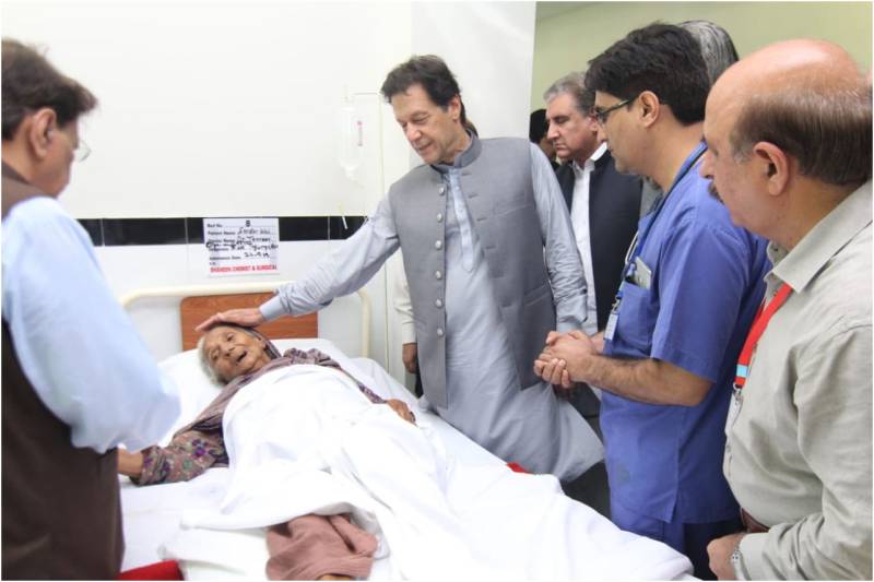 وزیراعظم کی میر پور آزاد کشمیر آمد، ہسپتال میں زخمیوں کی عیادت