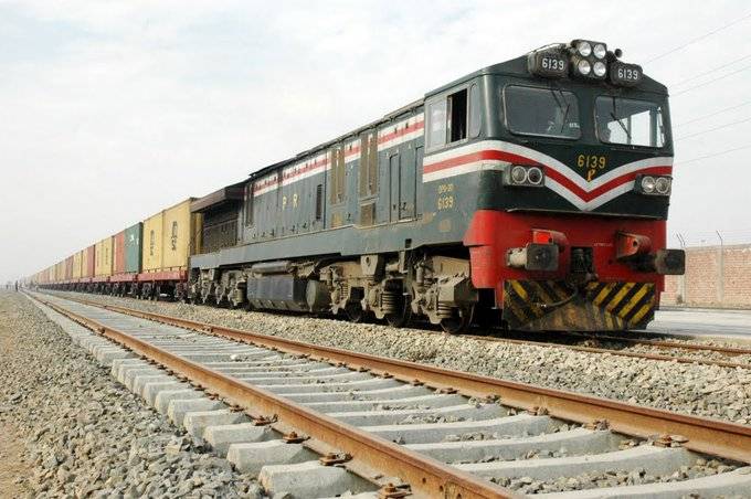 کراچی سے لاہور والی ٹرین کے ڈیجیٹل بورڈ پر لاس اینجلس لکھ دیا گیا