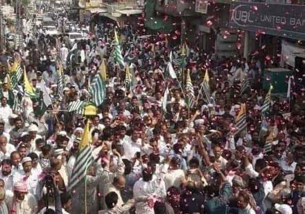  آزاد کشمیر کے ہزاروں شہریوں کا ایل او سی عبور کرنے کے لیے آزادی مارچ
