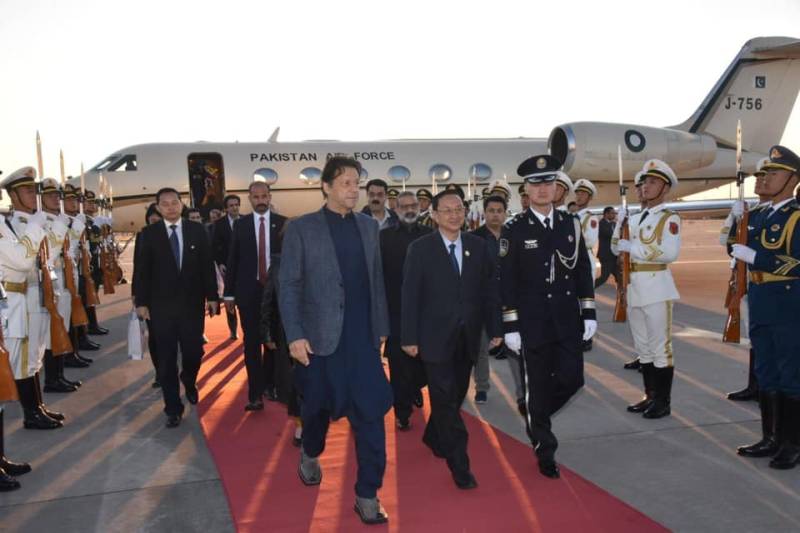 وزیر اعظم عمران خان اور آرمی چیف چین پہنچ گئے